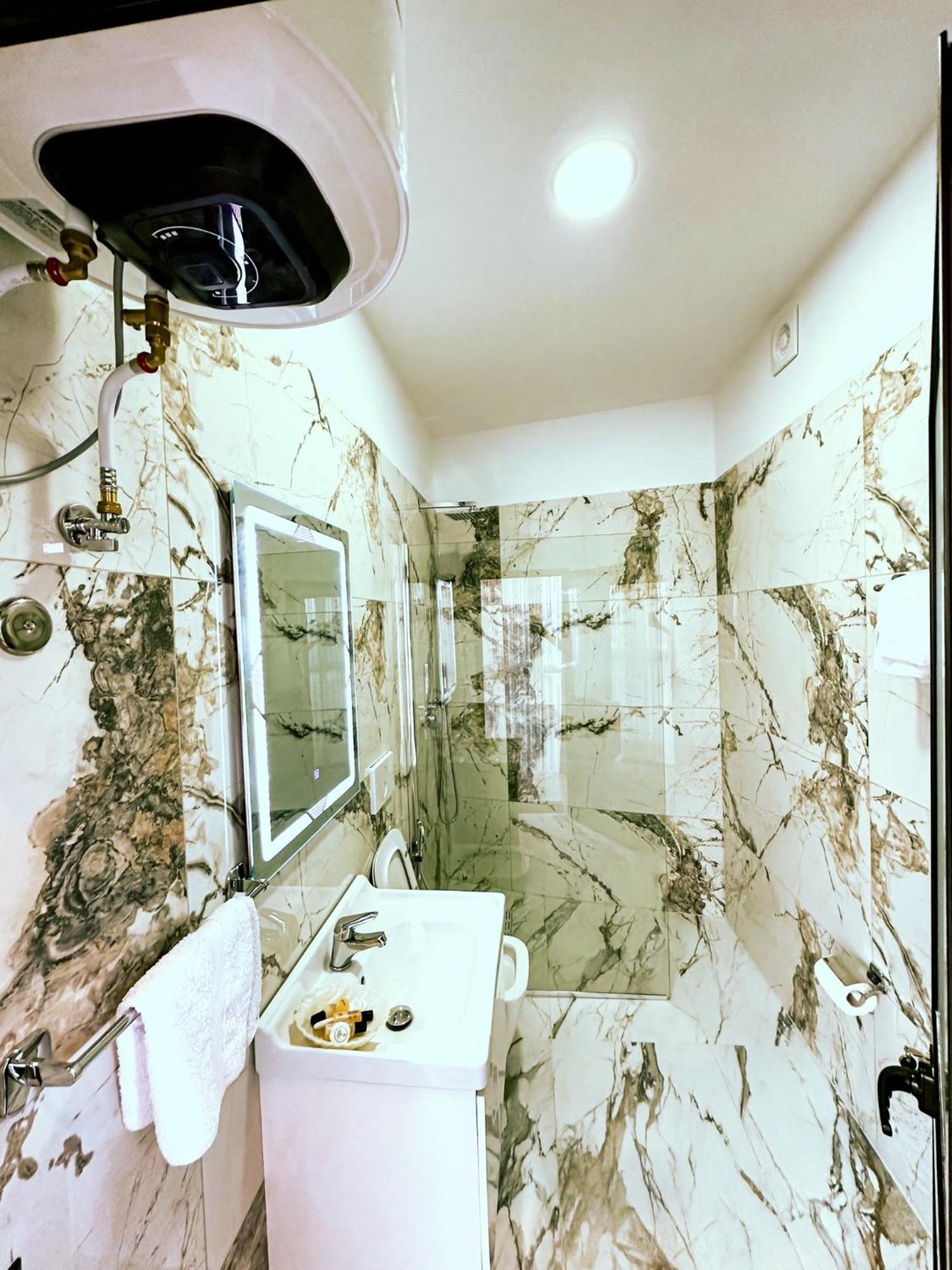 Hotel Iliria Canaj Luaran gambar